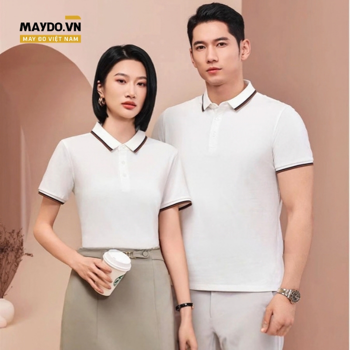 Áo thun đồng phục màu trắng phối viền đen và nâu